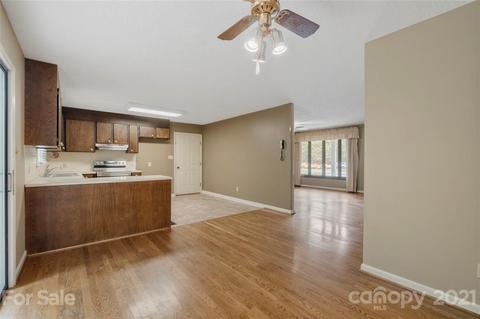1667 Rolling Ln, Hickory, NC 28602 photo 9