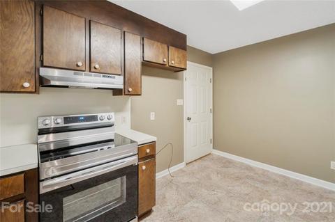 1667 Rolling Ln, Hickory, NC 28602 photo 11