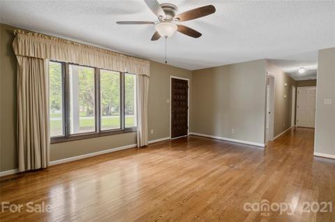 1667 Rolling Ln, Hickory, NC 28602 photo 4