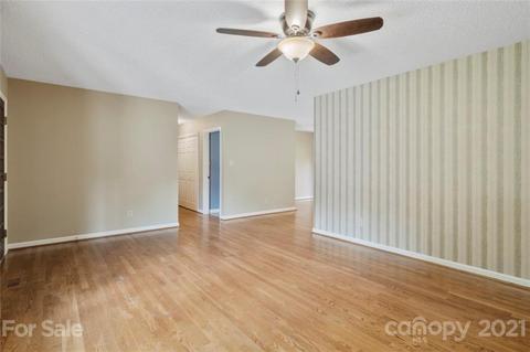 1667 Rolling Ln, Hickory, NC 28602 photo 5