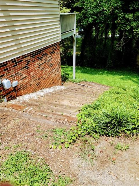 222 Davis Dr, Morganton, NC 28655 photo 2