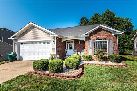 1486 Mayfair Dr, Conover, NC 28613 photo 3