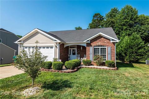 1486 Mayfair Dr, Conover, NC 28613 photo 2