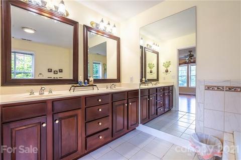 70 Mariners Point Ln, Hickory, NC 28601 photo 20