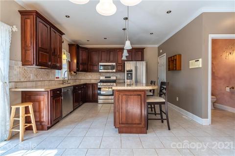 70 Mariners Point Ln, Hickory, NC 28601 photo 7