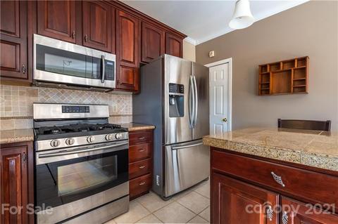 70 Mariners Point Ln, Hickory, NC 28601 photo 8