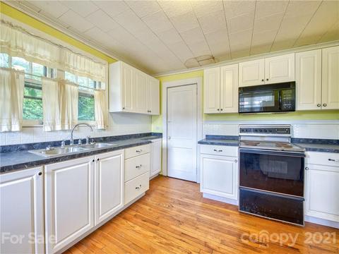 301 Painter St, Canton, NC 28716 photo 4