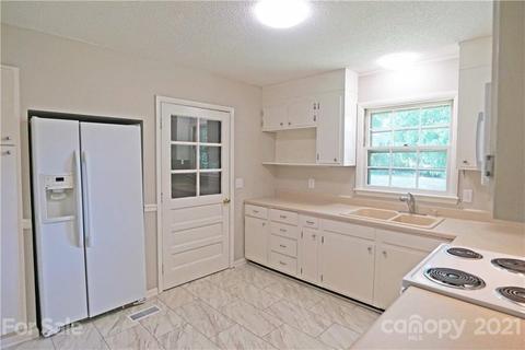 4657 Queens Rd, Hickory, NC 28602 photo 6