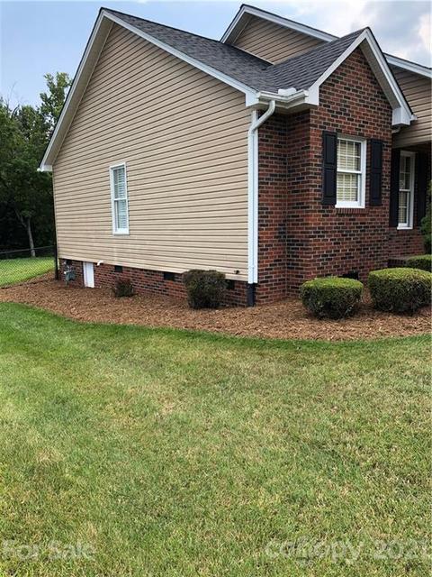 400 Willowbrook Dr, Morganton, NC 28655 photo 8