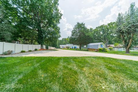 19533 Bustle Rd, Cornelius, NC 28031 photo 2