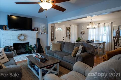 749 Johnson Dr, Morganton, NC 28655 photo 4