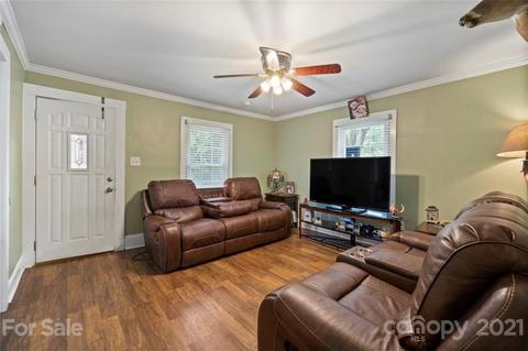 404 High St, Lowell, NC 28098 photo 5