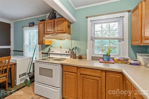 404 High St, Lowell, NC 28098 photo 9