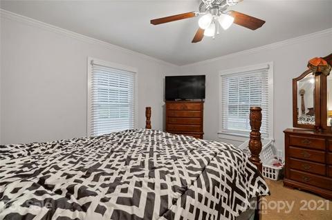 404 High St, Lowell, NC 28098 photo 17