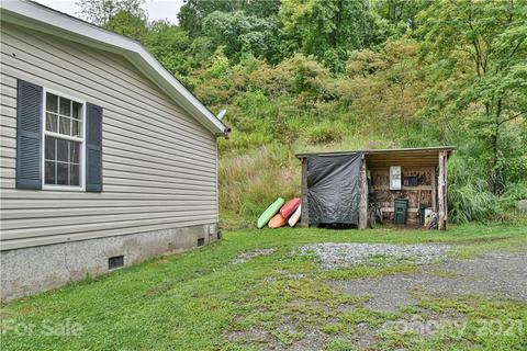 111 Persimmon Ln, Marshall, NC 28753 photo 2