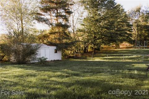 243 James St, Clyde, NC 28721 photo 4