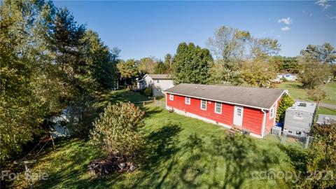 243 James St, Clyde, NC 28721 photo 3