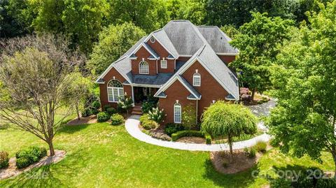 6330 Dwayne Starnes Dr, Hickory, NC 28602 photo 1