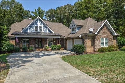 690 Arrow Point Ln, Davidson, NC 28036 photo 4