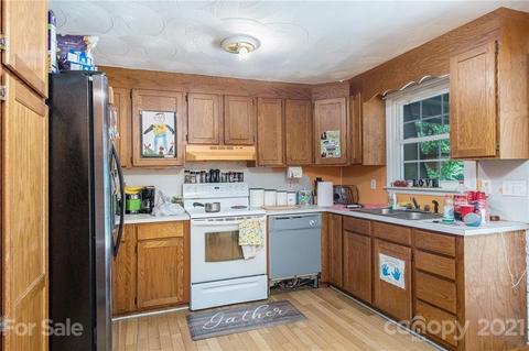 2477 Cedar Valley Dr, Conover, NC 28613 photo 8