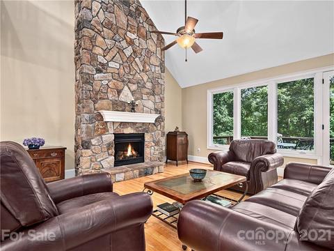 3 Nuthatch Ct, Fairview, NC 28730 photo 4
