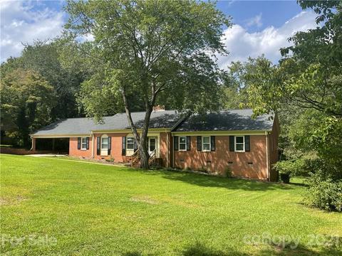 946 Forest Dr, Lancaster, SC 29720 photo 2