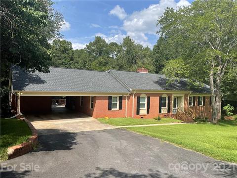946 Forest Dr, Lancaster, SC 29720 photo 1