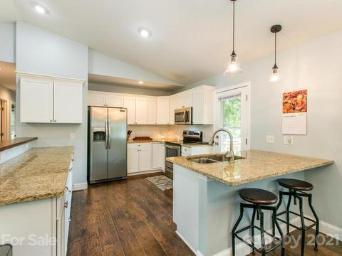 32 Flint St, Canton, NC 28716 photo 2