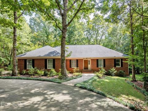 7701 Farmbrook Dr, Waxhaw, NC 28173 photo 1