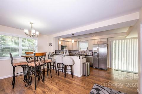 94 Towne Pl, Clyde, NC 28721 photo 5
