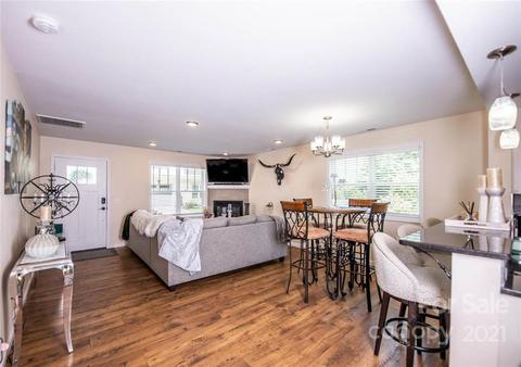 94 Towne Pl, Clyde, NC 28721 photo 4