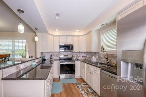 94 Towne Pl, Clyde, NC 28721 photo 11