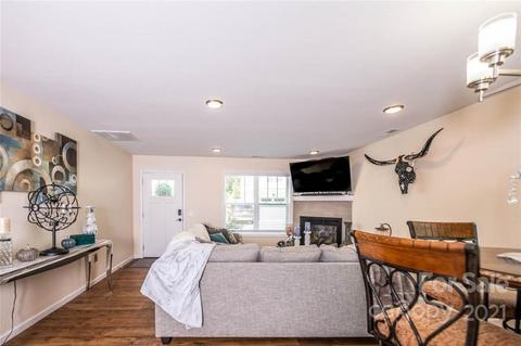 94 Towne Pl, Clyde, NC 28721 photo 2