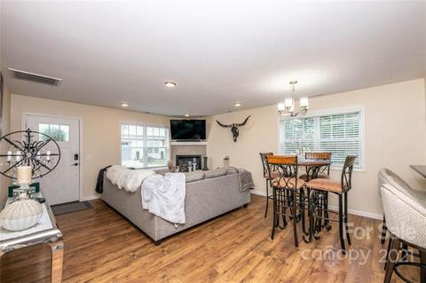 94 Towne Pl, Clyde, NC 28721 photo 3