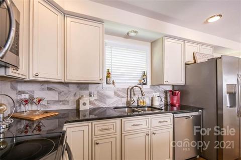 94 Towne Pl, Clyde, NC 28721 photo 9
