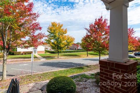 18043 W Amberside Rd, Cornelius, NC 28031 photo 2