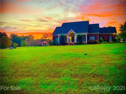 1304 Forest Bluff Dr, Midland, NC 28107 photo 1