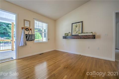 312 Maple Leaf Ln, Clyde, NC 28721 photo 12