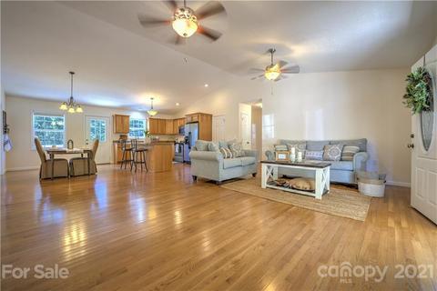 312 Maple Leaf Ln, Clyde, NC 28721 photo 9