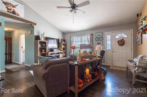 5300 Grace Dr, Hickory, NC 28601 photo 3