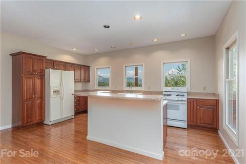 530 Brigadoon Dr, Clyde, NC 28721 photo 5