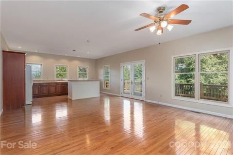 530 Brigadoon Dr, Clyde, NC 28721 photo 4