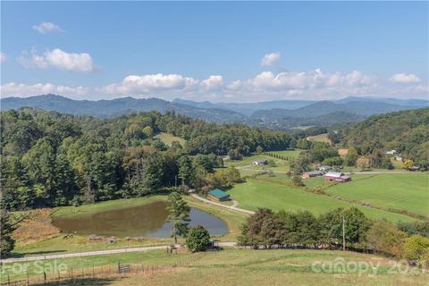 530 Brigadoon Dr, Clyde, NC 28721 photo 2