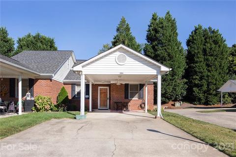 19964 Oak Leaf Cir, Cornelius, NC 28031 photo 2