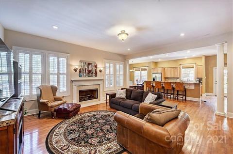 612 Wolfe St, Davidson, NC 28036 photo 2