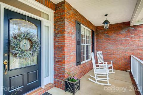 137 Eaglecrest Dr, Matthews, NC 28104 photo 2