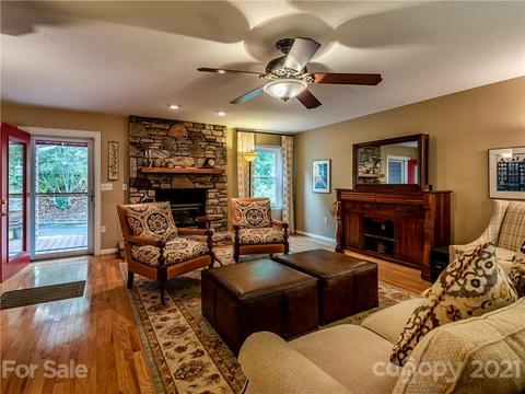 25 Lynnette Dr, Fairview, NC 28730 photo 3