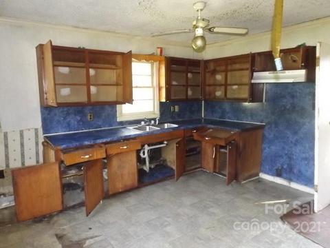 896 Mark Ln, Lancaster, SC 29720 photo 3