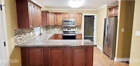 1412 Clark Pl, Lancaster, SC 29720 photo 2