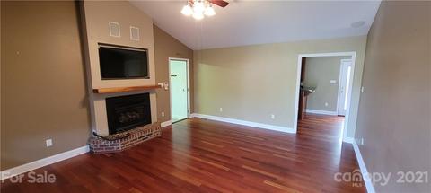 5155 Beaver Ct, Hickory, NC 28602 photo 3
